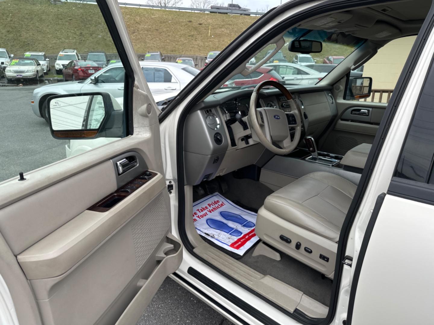 2008 WHITE Ford Expedition (1FMFU20598L) , located at 5700 Curlew Drive, Norfolk, VA, 23502, (757) 455-6330, 36.841885, -76.209412 - Photo#7